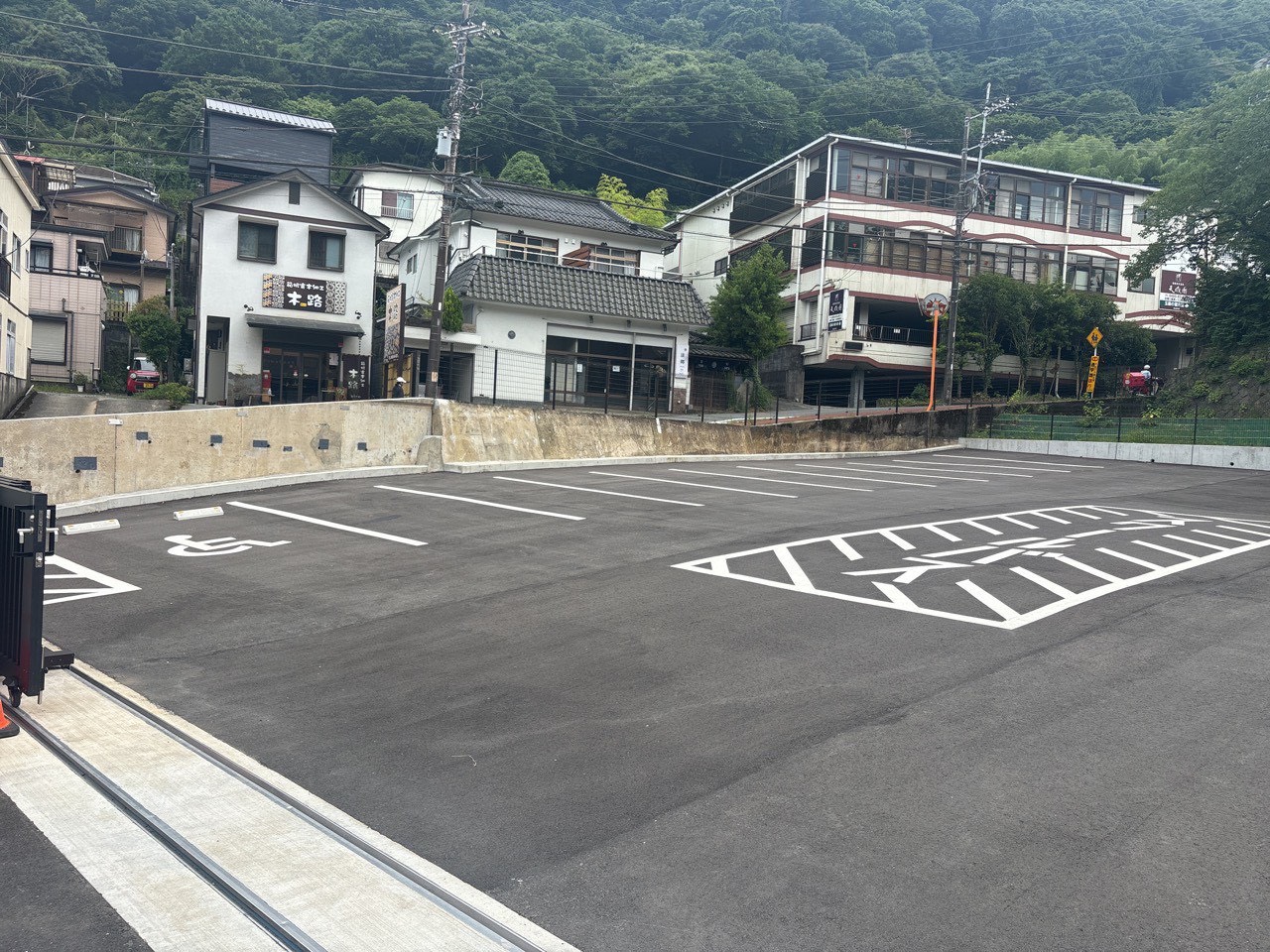 湯本幼児学園 臨時駐車場 全景